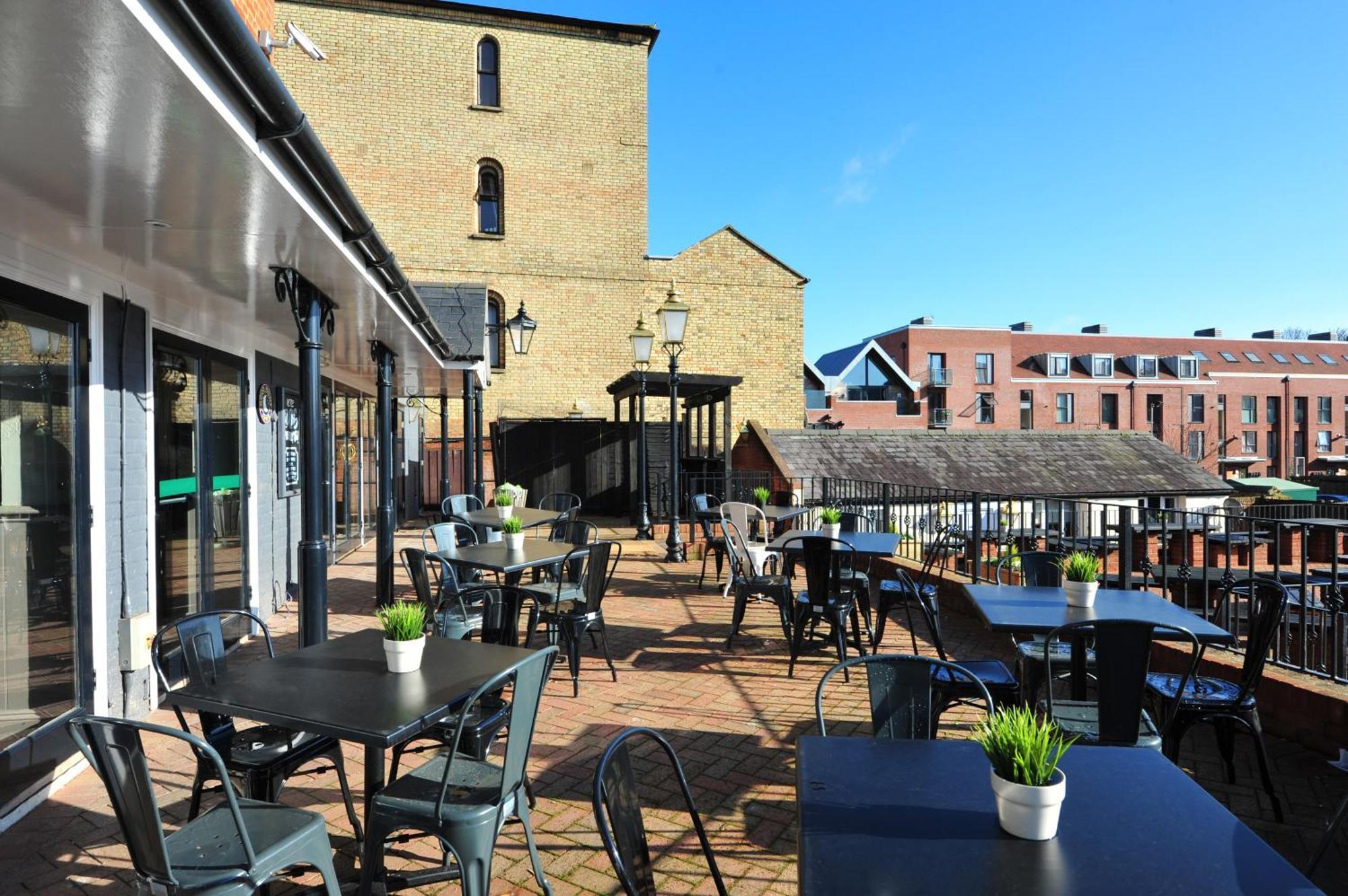 The White Hart Inn By Greene King Inns 白金汉 外观 照片